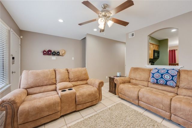 1902 Dartmouth Q-4, College Station, TX 77840