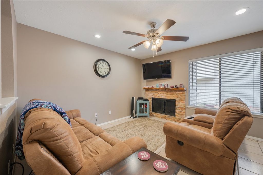 1902 Dartmouth Q-4, College Station, TX 77840 — photo 3