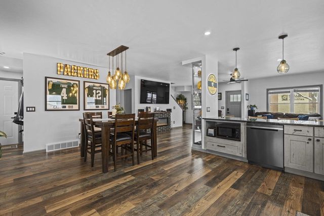 1749 S ONEIDA STREET, Green Bay, WI 54304