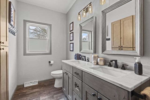 1749 S ONEIDA STREET, Green Bay, WI 54304