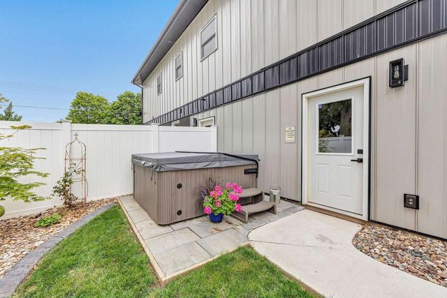 1749 S ONEIDA STREET, Green Bay, WI 54304