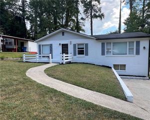 2747 Santa Barbara NW Drive, Atlanta, GA 30318