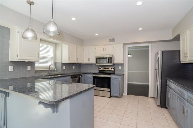 14711 S Arapaho Drive, Olathe, KS 66062