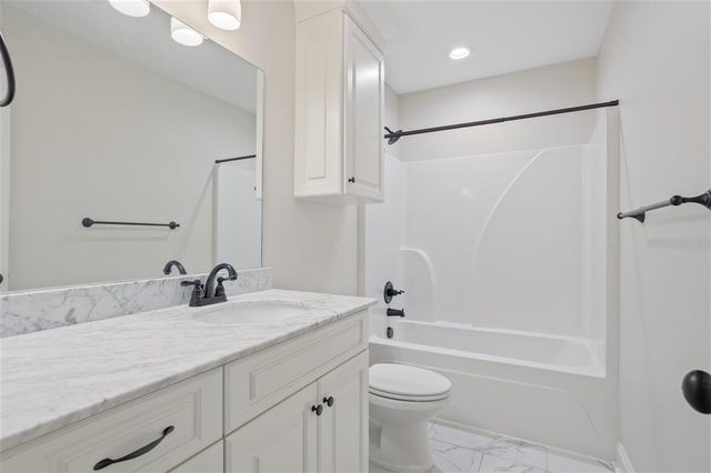 4145 W Prien Lake Road, Lake Charles, LA 70605