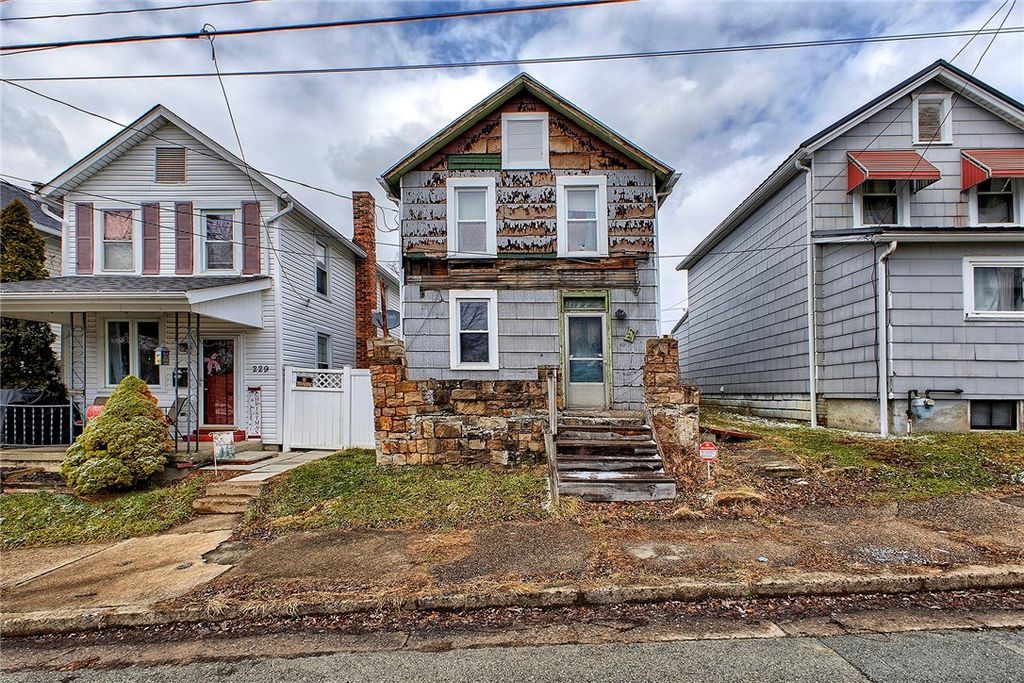 227 Avenue A, Latrobe, PA 15650