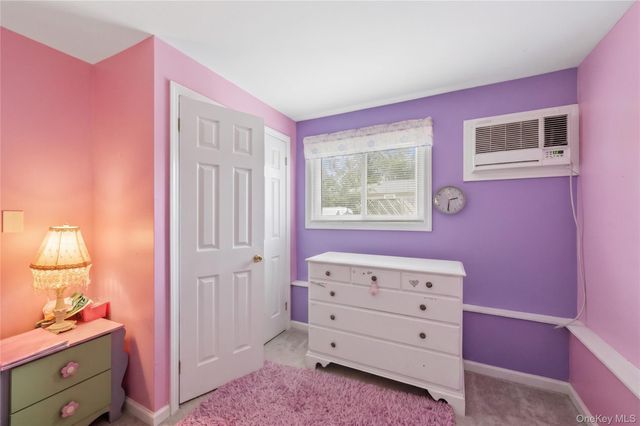 10 Wisteria Way, Commack, NY 11725