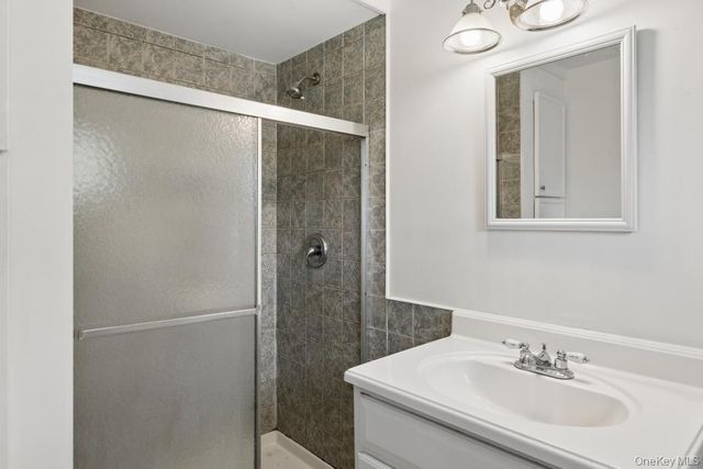 10 Wisteria Way, Commack, NY 11725