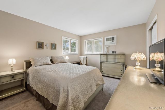 10 Wisteria Way, Commack, NY 11725