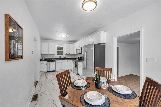 72 Nw Schoolhouse Rd, Dudley, MA 01571