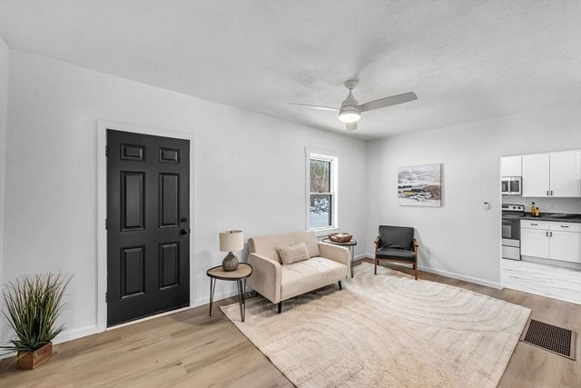 72 Nw Schoolhouse Rd, Dudley, MA 01571