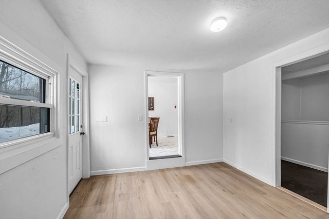72 Nw Schoolhouse Rd, Dudley, MA 01571