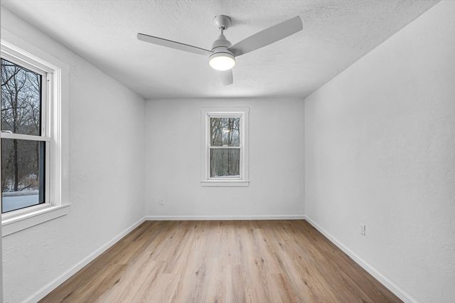 72 Nw Schoolhouse Rd, Dudley, MA 01571