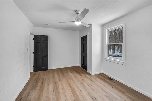 72 Nw Schoolhouse Rd, Dudley, MA 01571