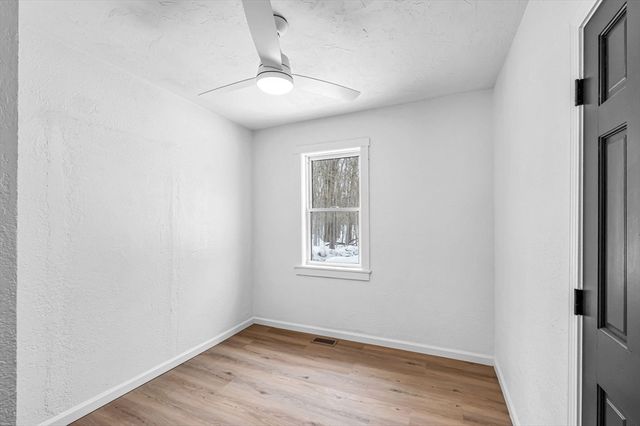72 Nw Schoolhouse Rd, Dudley, MA 01571