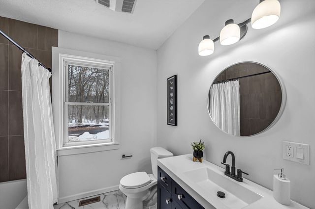 72 Nw Schoolhouse Rd, Dudley, MA 01571