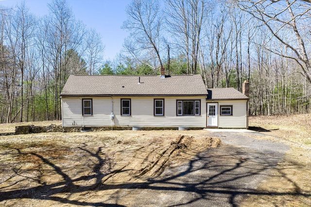 72 Nw Schoolhouse Rd, Dudley, MA 01571