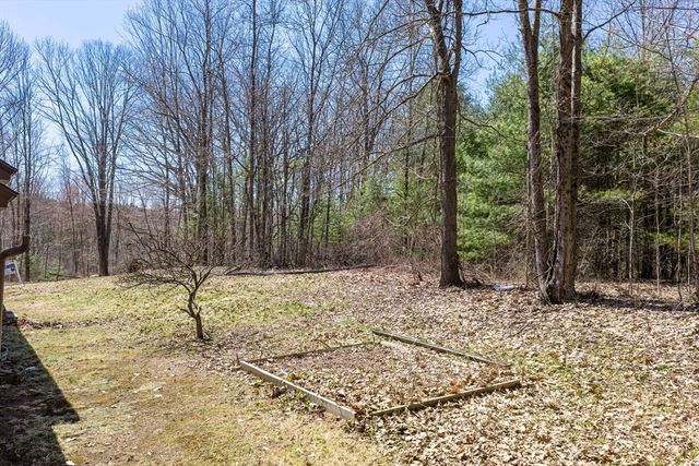 72 Nw Schoolhouse Rd, Dudley, MA 01571