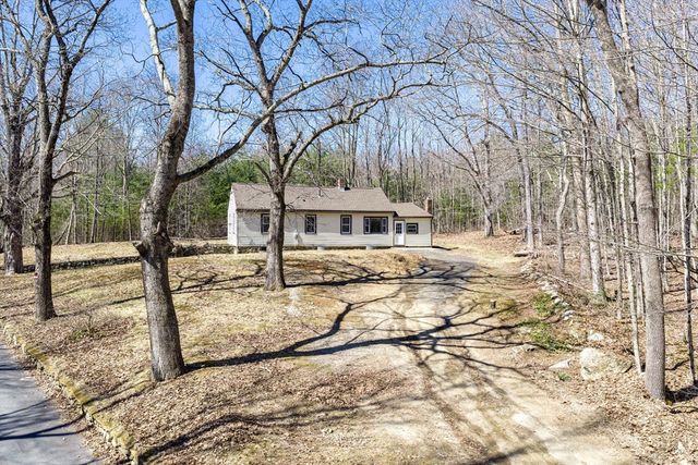 72 Nw Schoolhouse Rd, Dudley, MA 01571