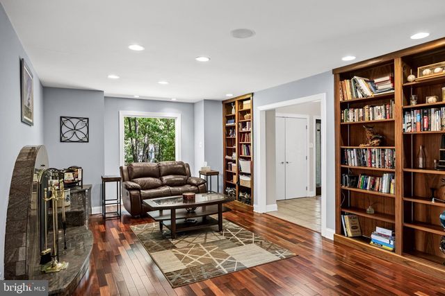 11 PINECREST DR, Medford, NJ 08055