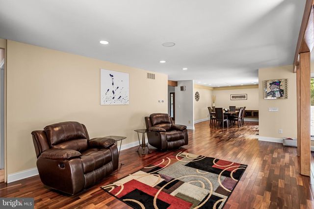 11 PINECREST DR, Medford, NJ 08055