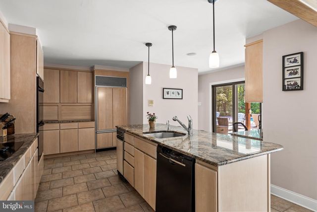 11 PINECREST DR, Medford, NJ 08055