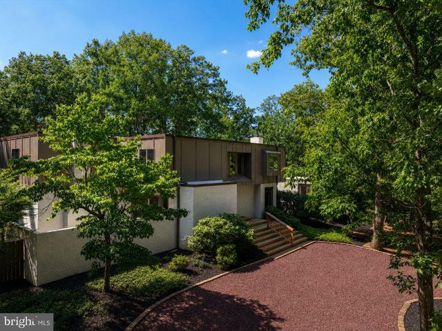 11 PINECREST DR, Medford, NJ 08055