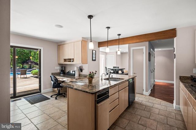11 PINECREST DR, Medford, NJ 08055