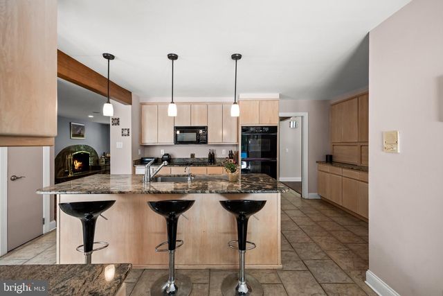 11 PINECREST DR, Medford, NJ 08055