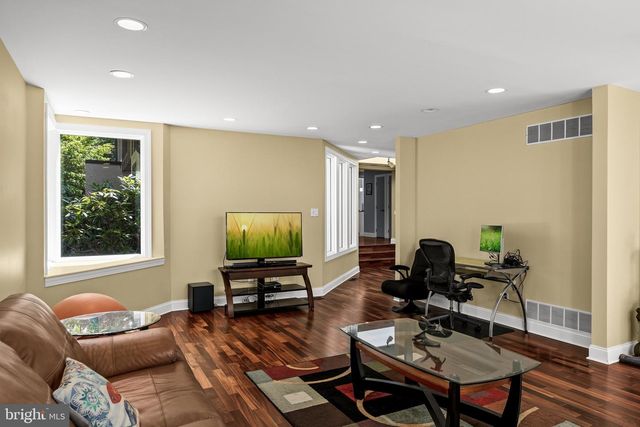 11 PINECREST DR, Medford, NJ 08055