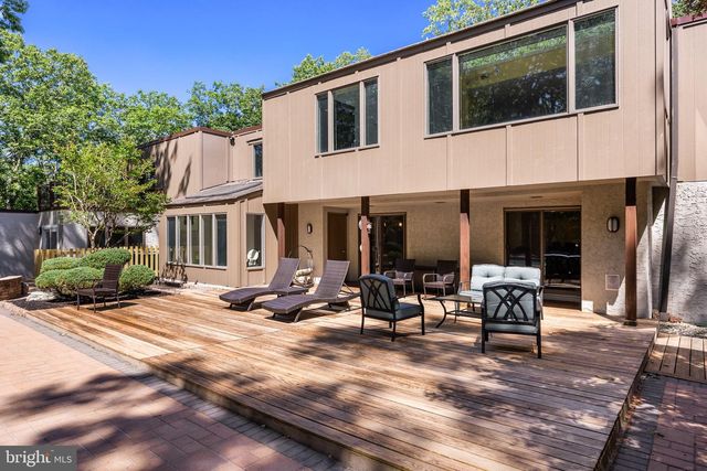 11 PINECREST DR, Medford, NJ 08055