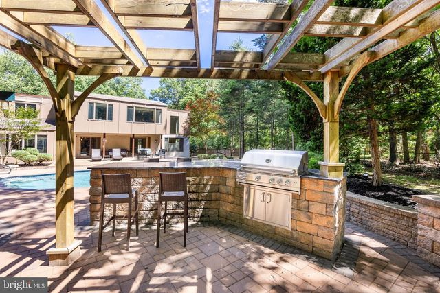 11 PINECREST DR, Medford, NJ 08055