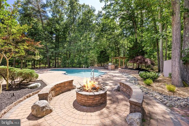11 PINECREST DR, Medford, NJ 08055