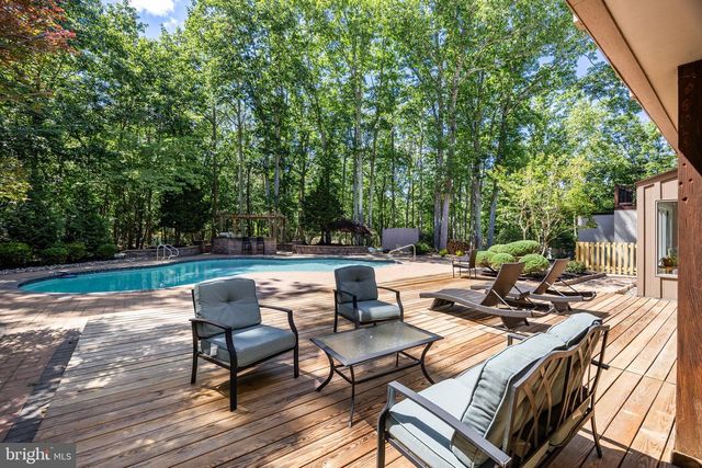 11 PINECREST DR, Medford, NJ 08055