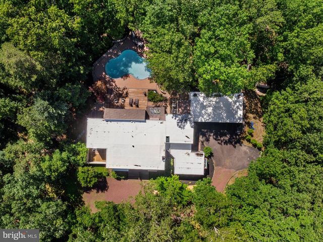 11 PINECREST DR, Medford, NJ 08055