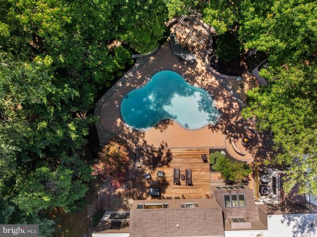 11 PINECREST DR, Medford, NJ 08055