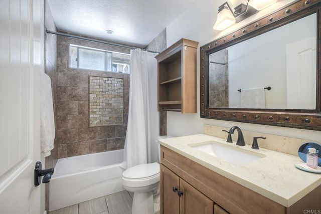 300 Washington Street B, Vista, CA 92084