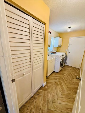 2980 SW 82nd Way, Davie, FL 33328