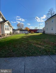 242 E EMAUS ST, Middletown, PA 17057