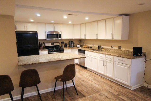 815 S Bell Avenue, Chicago, IL 60612