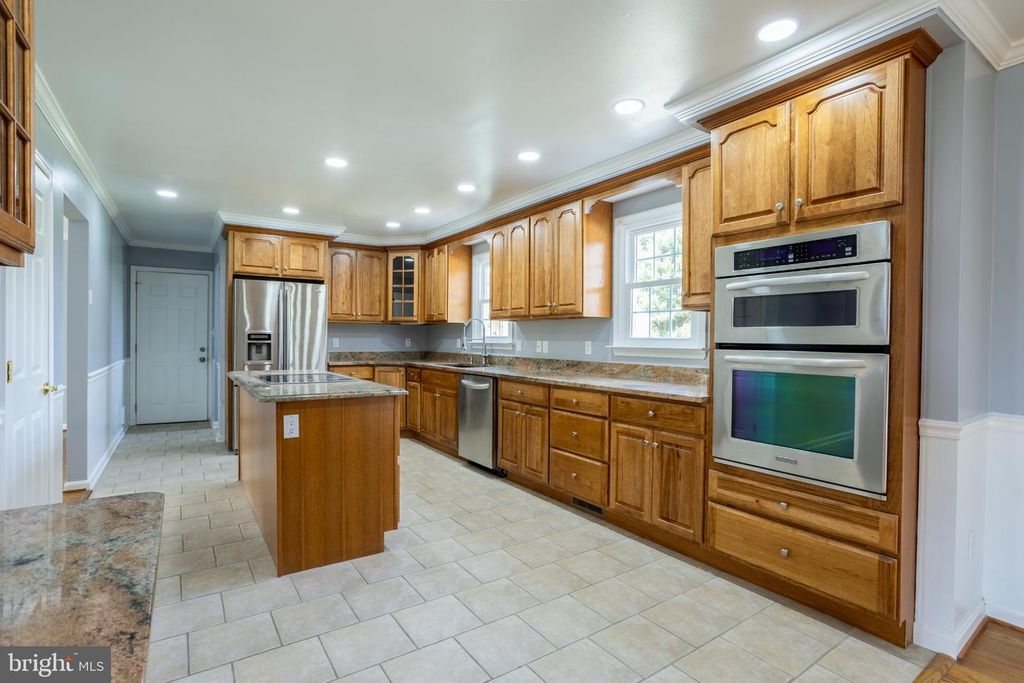 Image 6 of property listing at 1921 TWIN LAKES DR, Jarrettsville, MD 21084