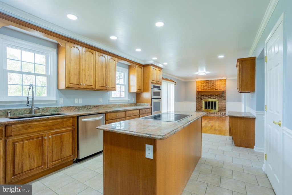 Image 8 of property listing at 1921 TWIN LAKES DR, Jarrettsville, MD 21084