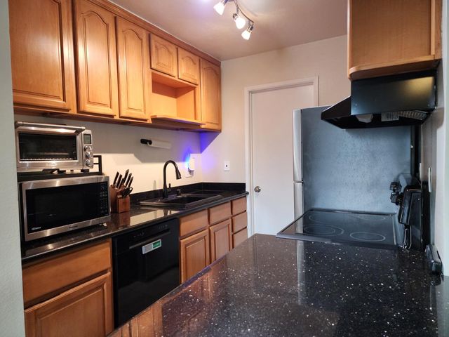 1126 Cherry Avenue 136, San Bruno, CA 94066