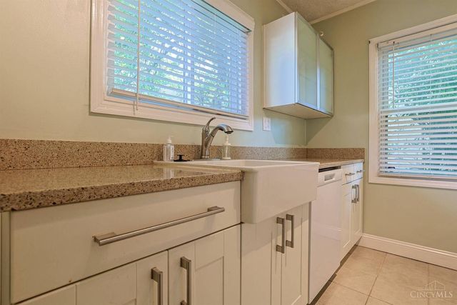 3000 Mapleleaf Avenue, Cincinnati, OH 45213