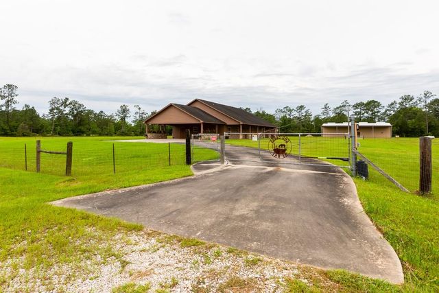 114 Holmes Road, Lumberton, TX 77657