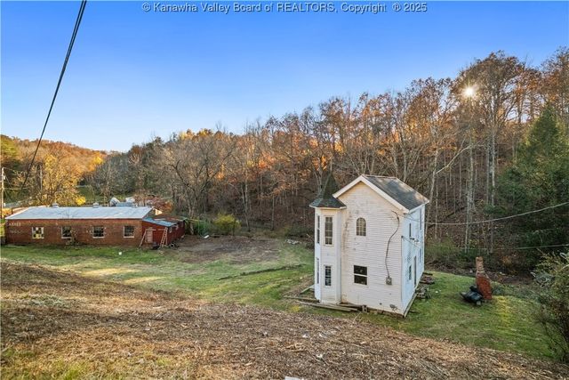 12555 McLane Pike, Liberty, WV 25124