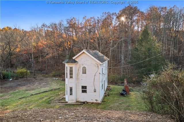 12555 McLane Pike, Liberty, WV 25124