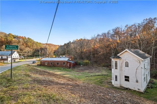 12555 McLane Pike, Liberty, WV 25124