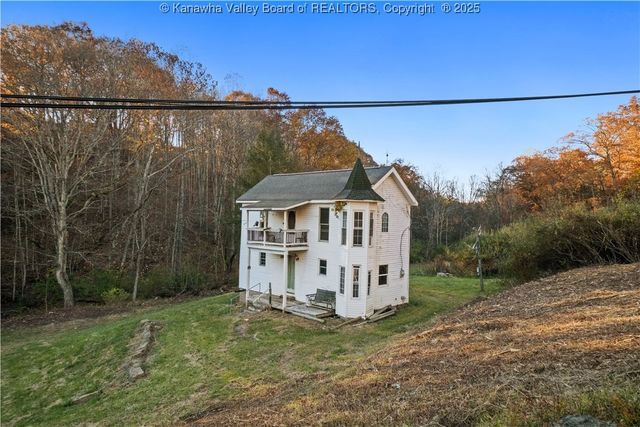 12555 McLane Pike, Liberty, WV 25124