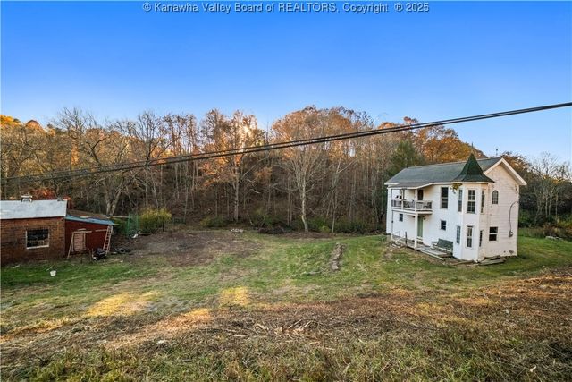 12555 McLane Pike, Liberty, WV 25124