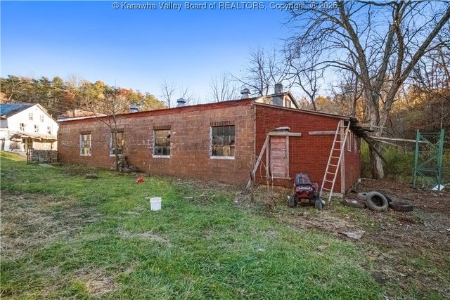 12555 McLane Pike, Liberty, WV 25124